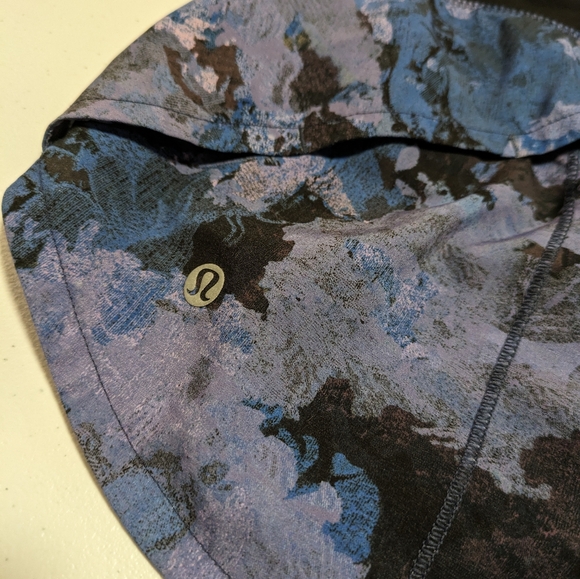 Lululemon Speed Up Shorts - Picture 6 of 8